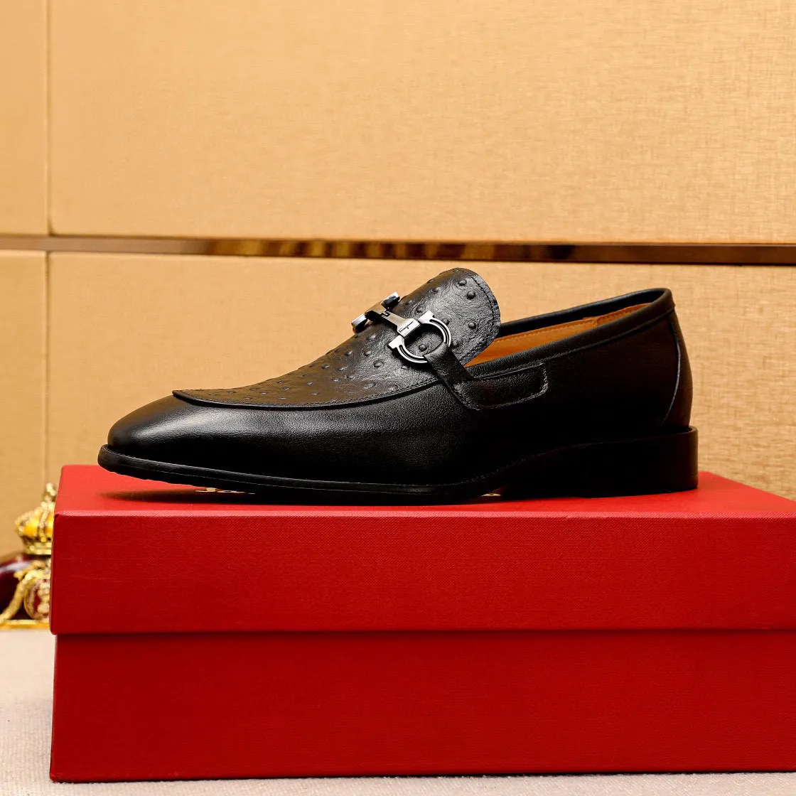 Men's shoes 💰460 💐 Product trademark: Ferragamo "Ferragamo" casual leather shoes Regular size: 38-44 (custom-made for 45🉑️) Product materials: Selected imported first-layer calfskin embossed upper + original hardware buckle, imported water-dyed cowhide leather lining. Strong three-dimensional visual effect, combined outsole Color: 1⃣️color optional